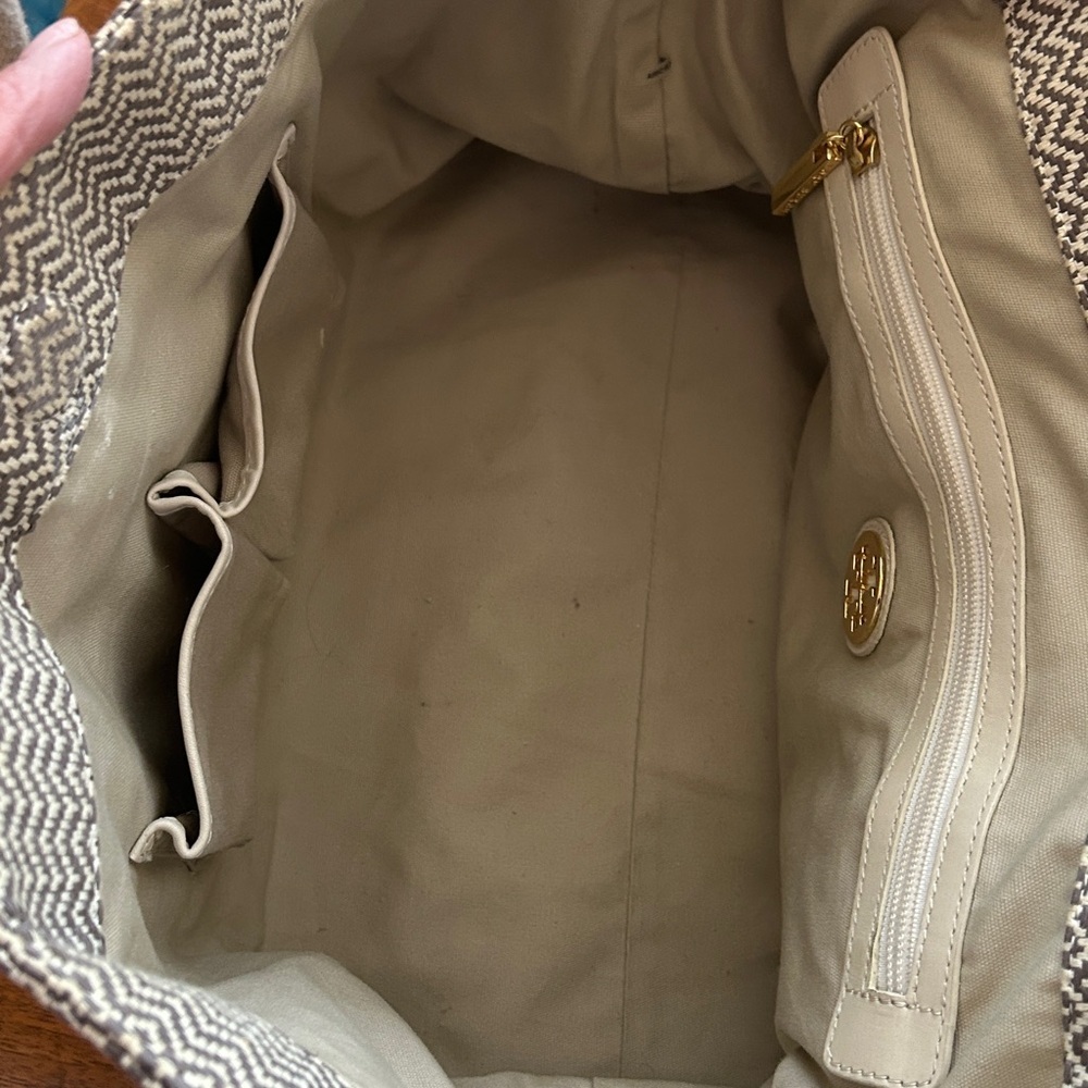 Tory Burch Cream Tote Bag - Picture 6 of 15